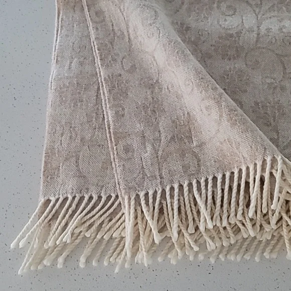 Wool Throw Blanket, Jacquard Design, 100% Virgin Wool, Size 55"x70" - Picture 11 of 11